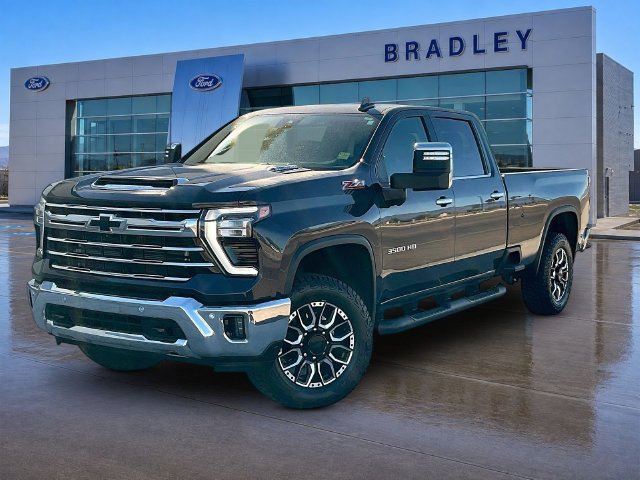 Used 2024 Chevrolet Silverado 3500 LTZ w/ LTZ Plus Package AWD/4WD image 3