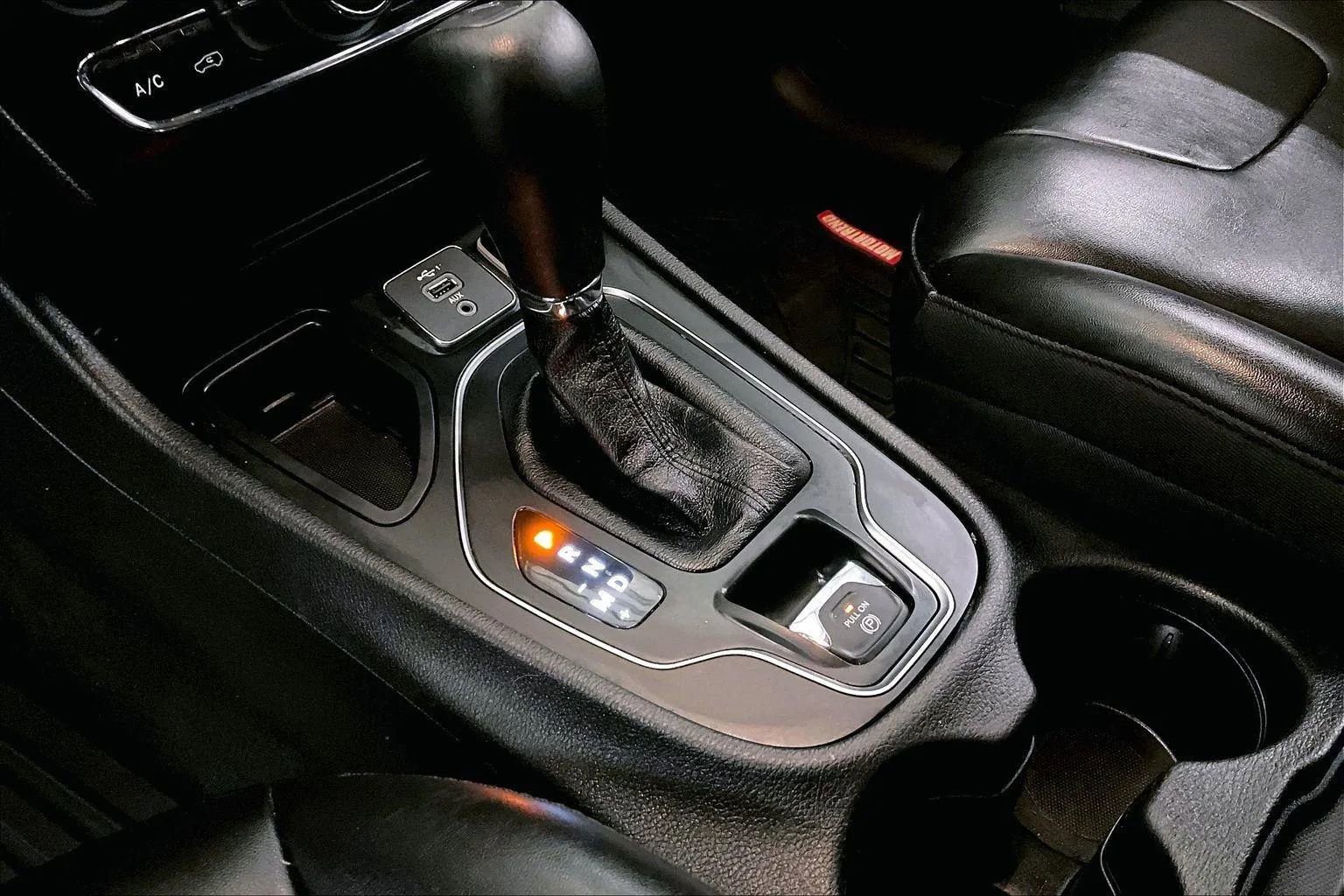 Used 2020 Jeep Cherokee Latitude Plus image 16