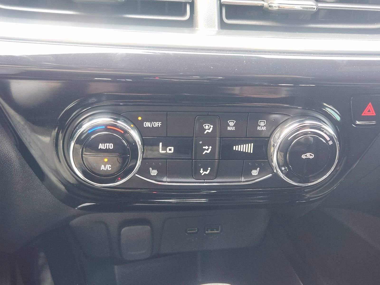 Used 2024 Chevrolet Trax RS FWD image 20