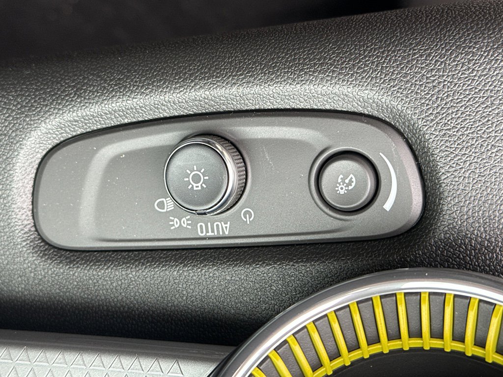 Used 2025 Chevrolet Trax LT w/ Driver Confidence Package FWD image 15