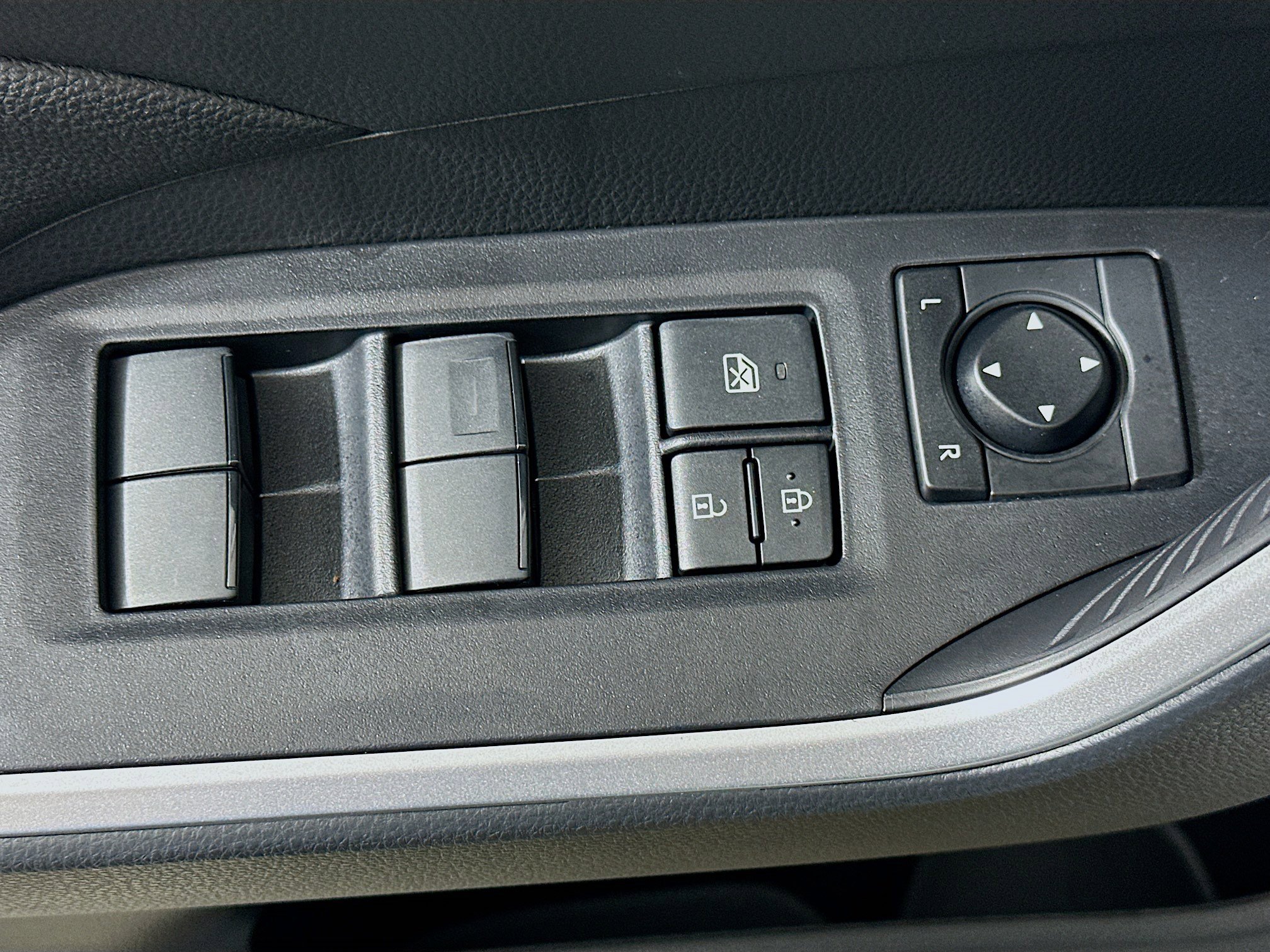 Used 2025 Toyota RAV4 LE image 15