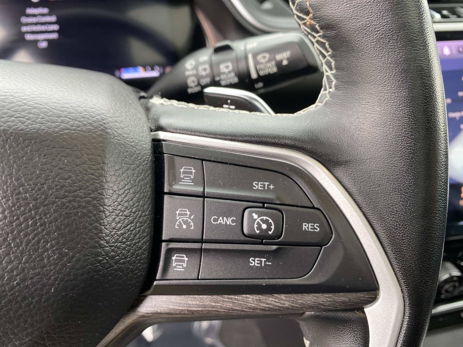 Used 2022 Jeep Grand Cherokee L Limited w/ Luxury Tech Group II AWD/4WD image 15
