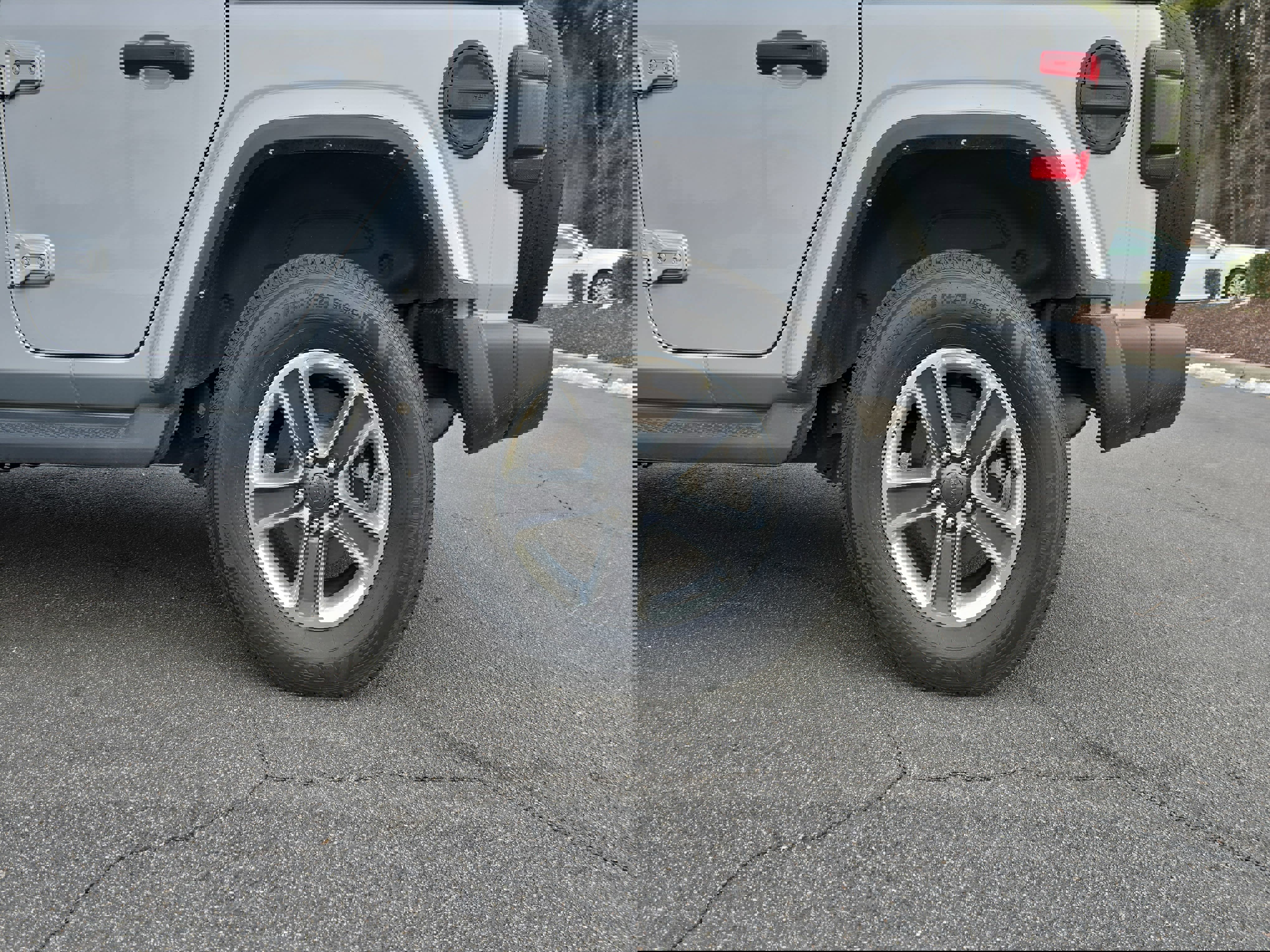 Used 2022 Jeep Wrangler Unlimited Sahara w/ LED Lighting Group image 32