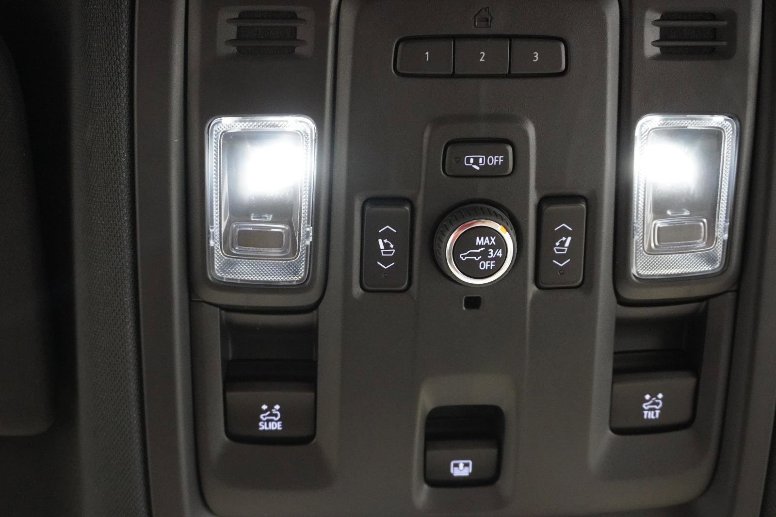 Used 2021 Chevrolet Suburban Premier w/ Premium Package image 28