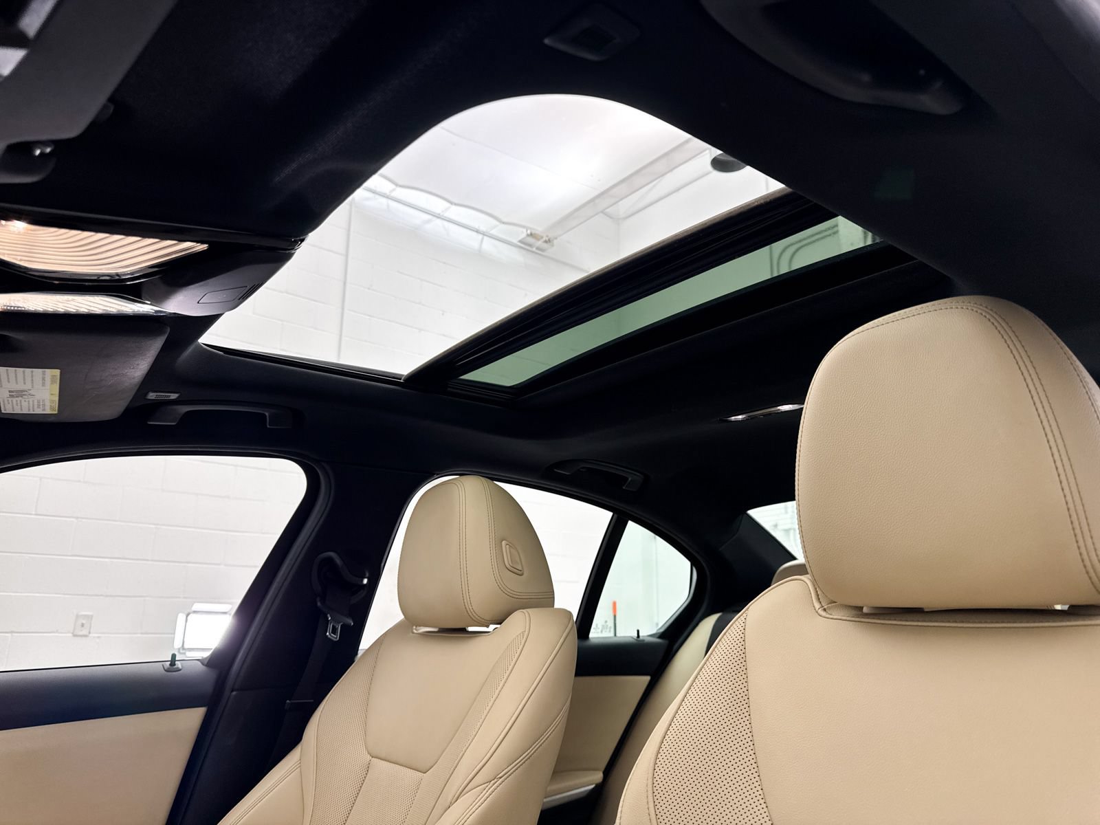 Used 2023 BMW 330e RWD image 3