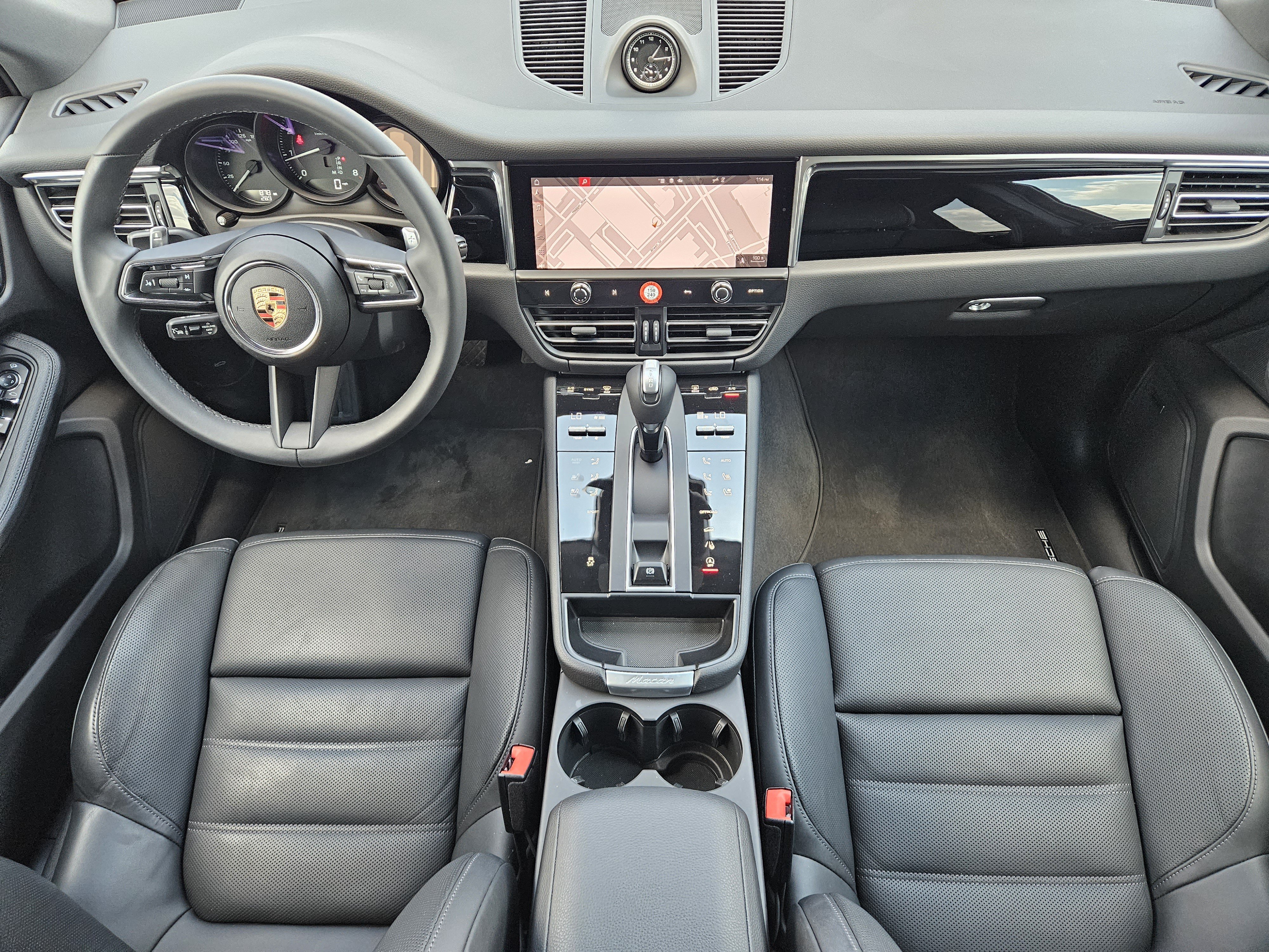Certified 2025 Porsche Macan AWD/4WD image 24