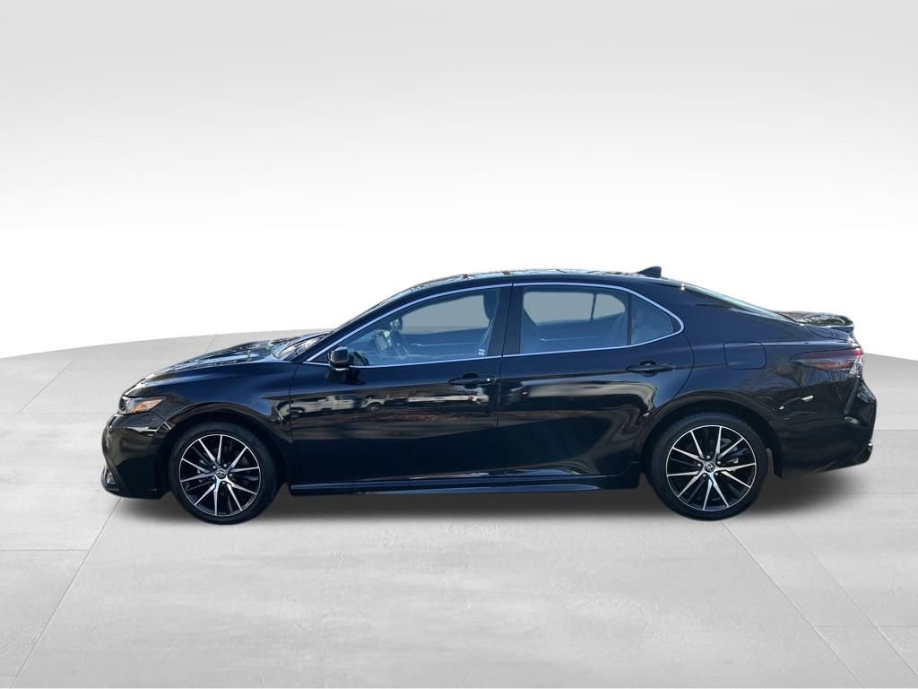 Used 2024 Toyota Camry SE image 2