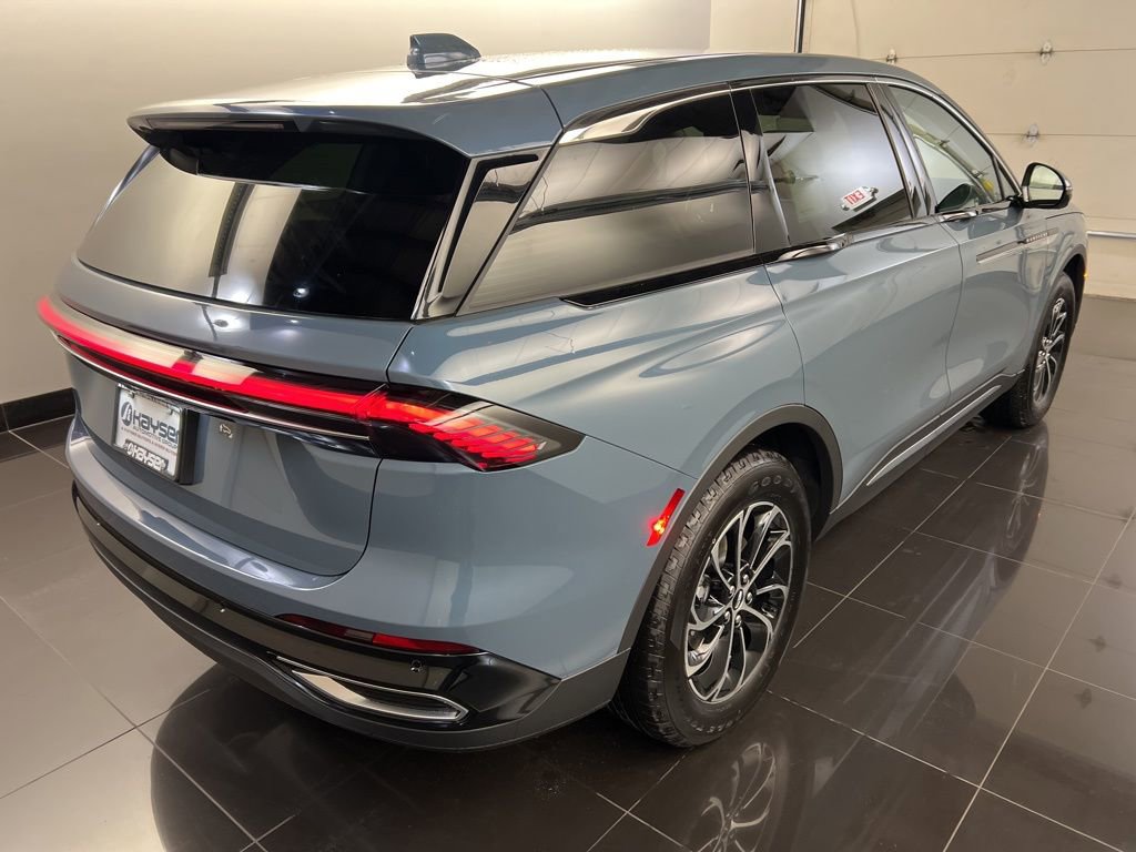 Used 2026 Lincoln Nautilus Premier image 6