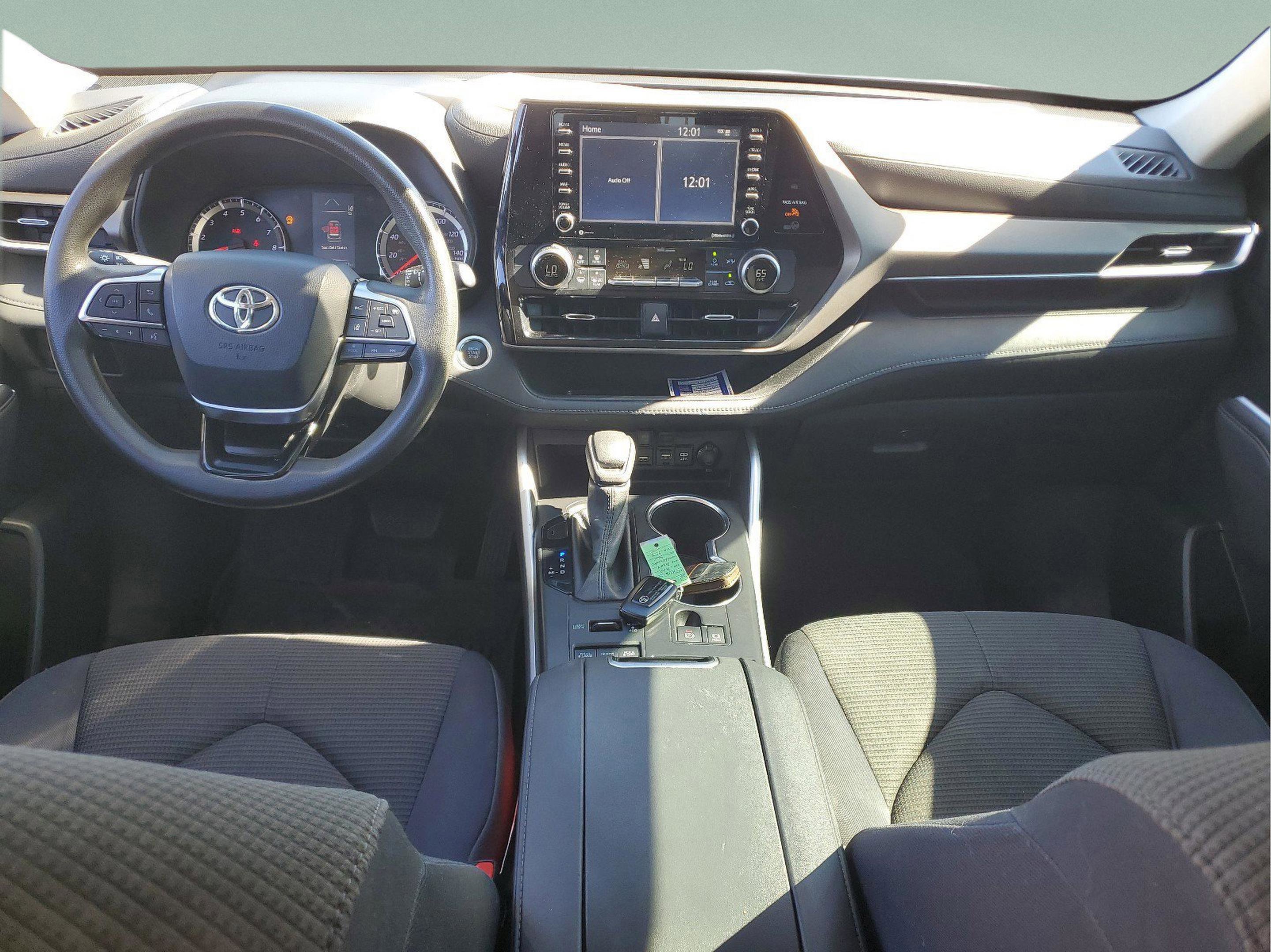 Used 2020 Toyota Highlander L image 11