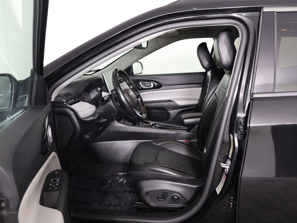 Used 2022 Jeep Compass Limited image 28