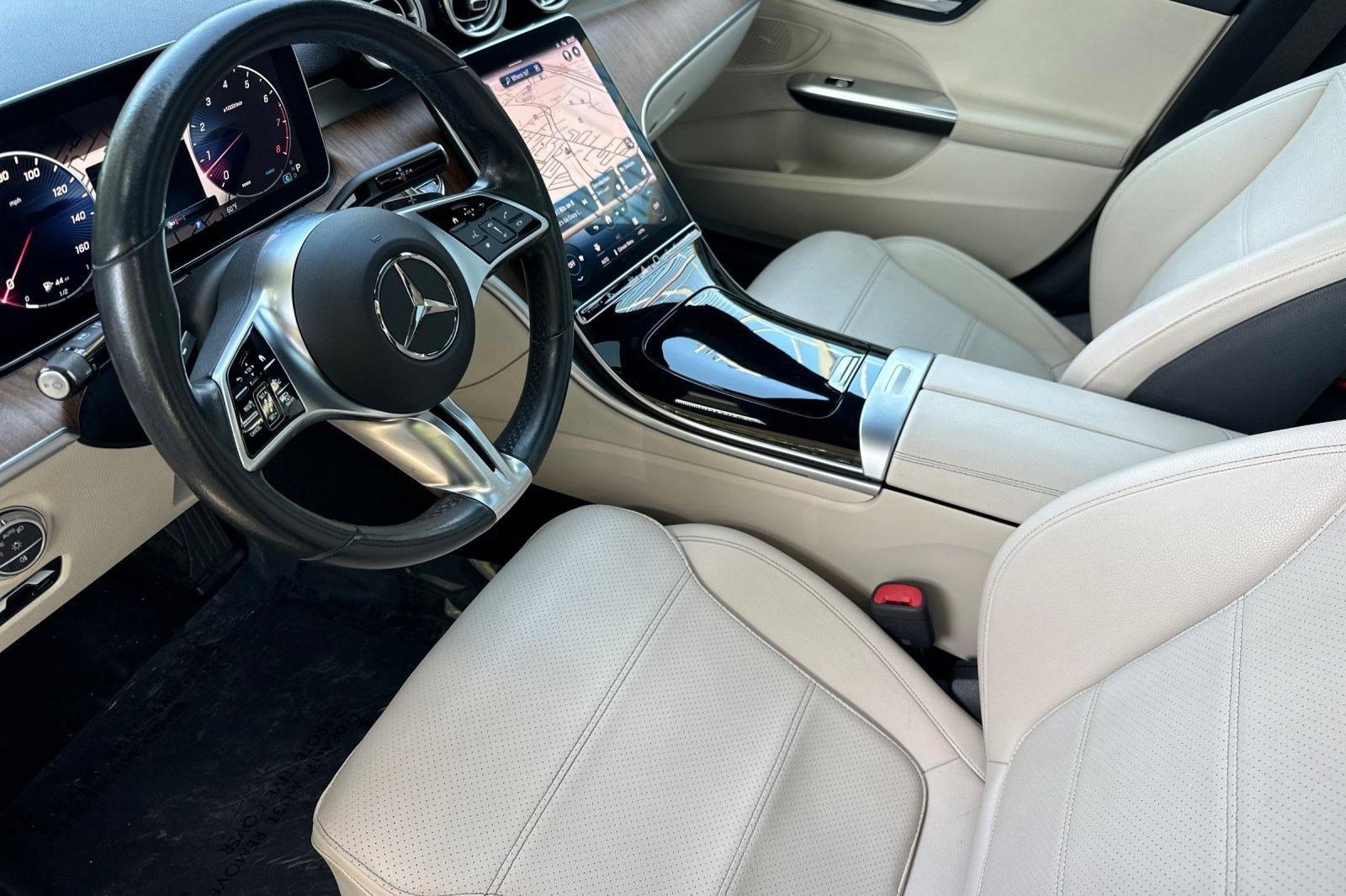 Used 2023 Mercedes-Benz C 300 Sedan image 4
