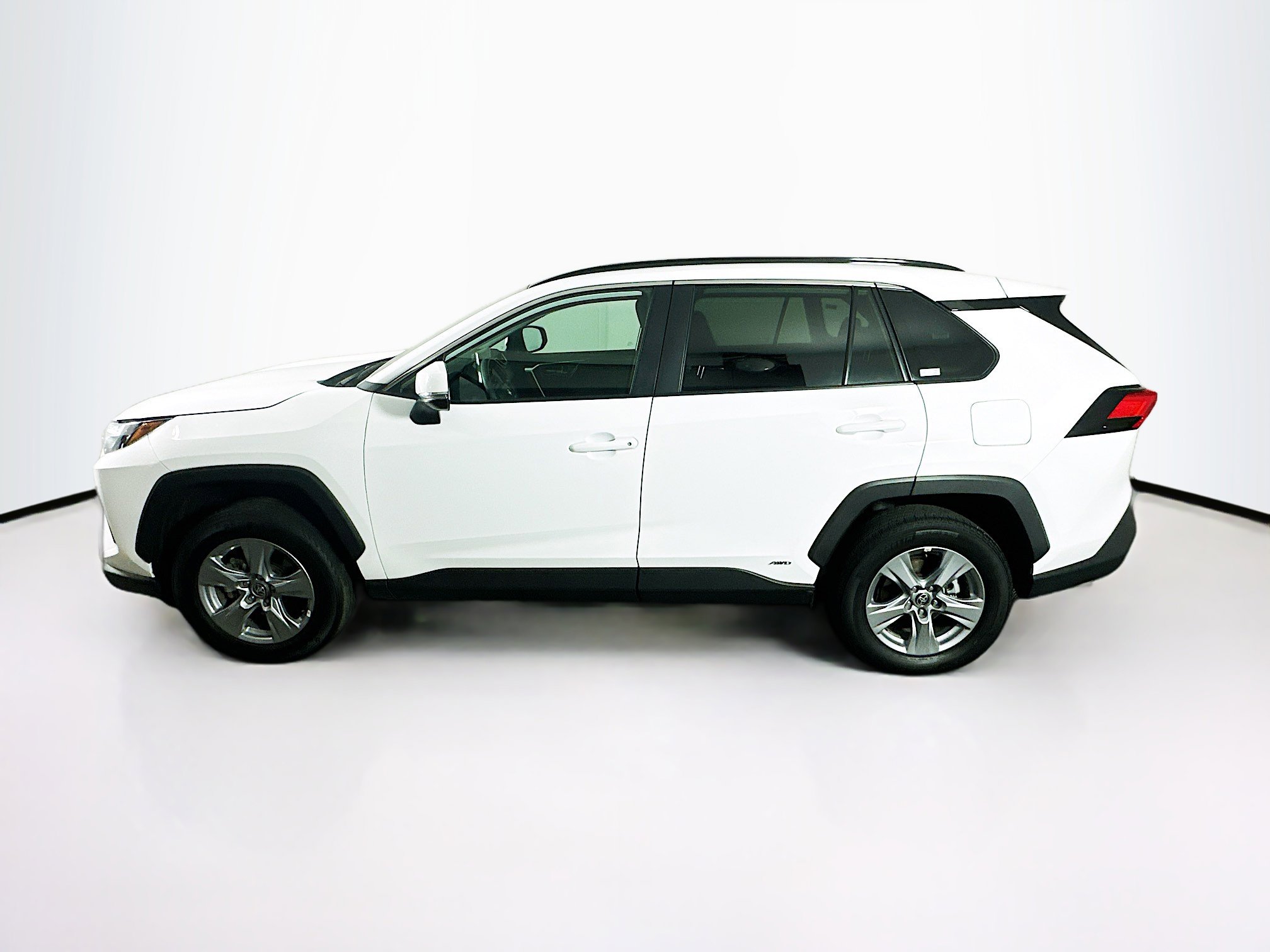 Used 2025 Toyota RAV4 XLE AWD/4WD image 4