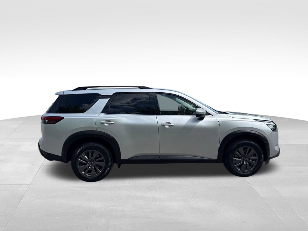 Used 2023 Nissan Pathfinder SV AWD/4WD image 12