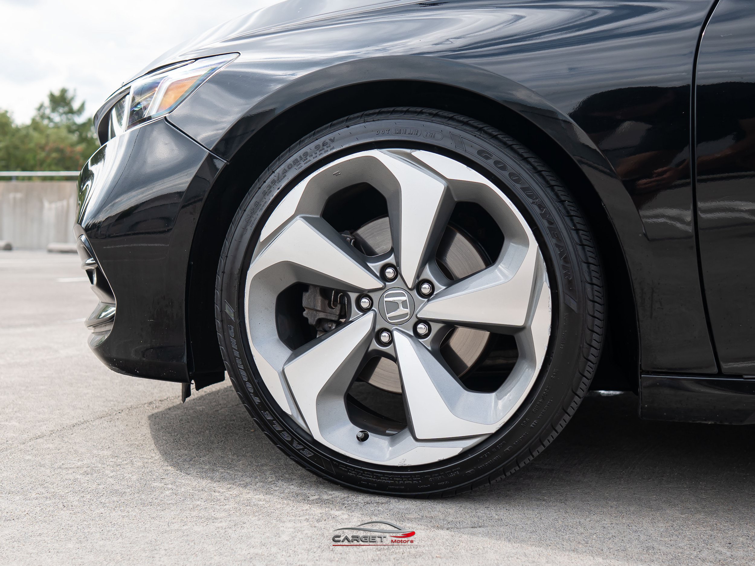 Used 2018 Honda Accord Touring image 9