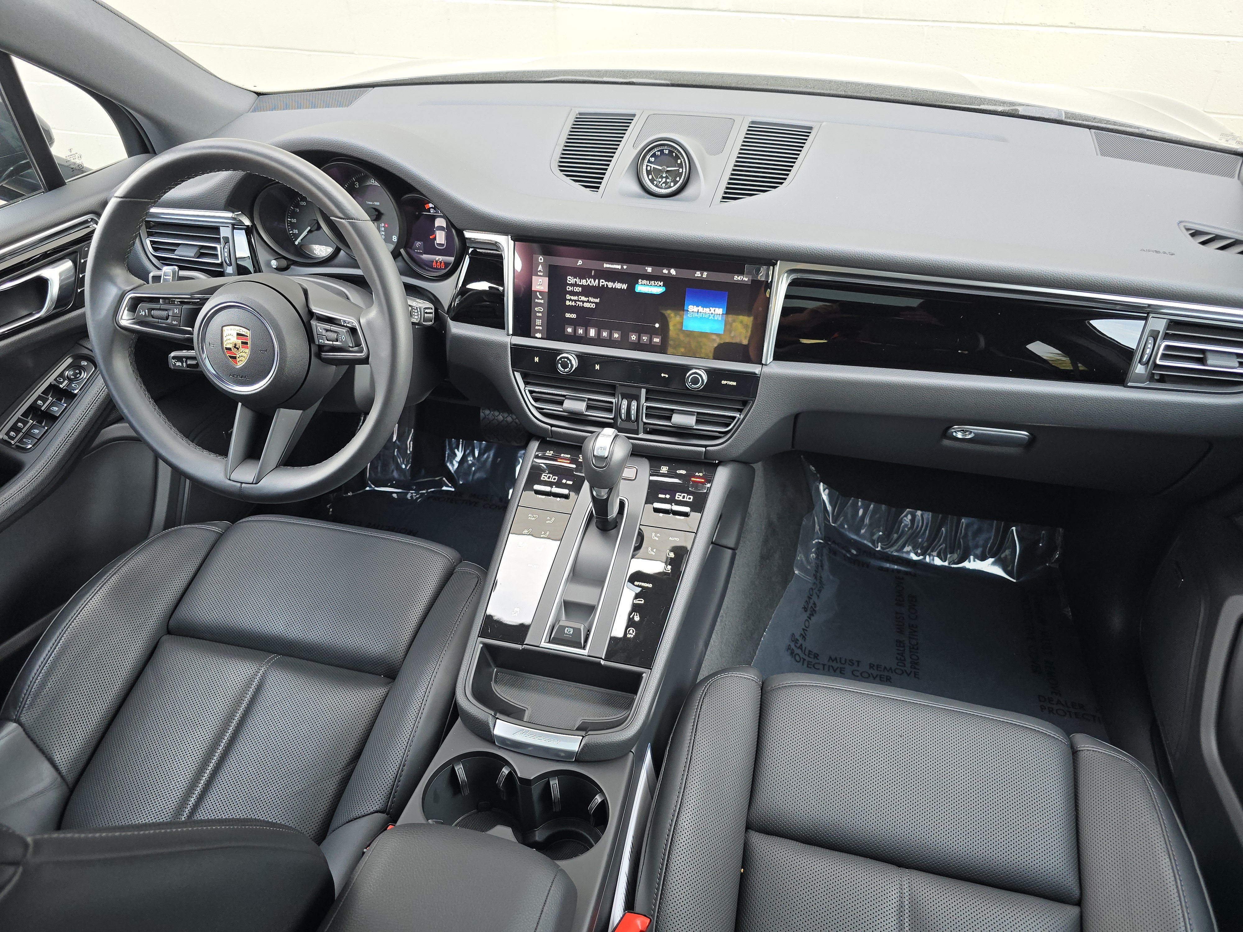 Certified 2025 Porsche Macan AWD/4WD image 23