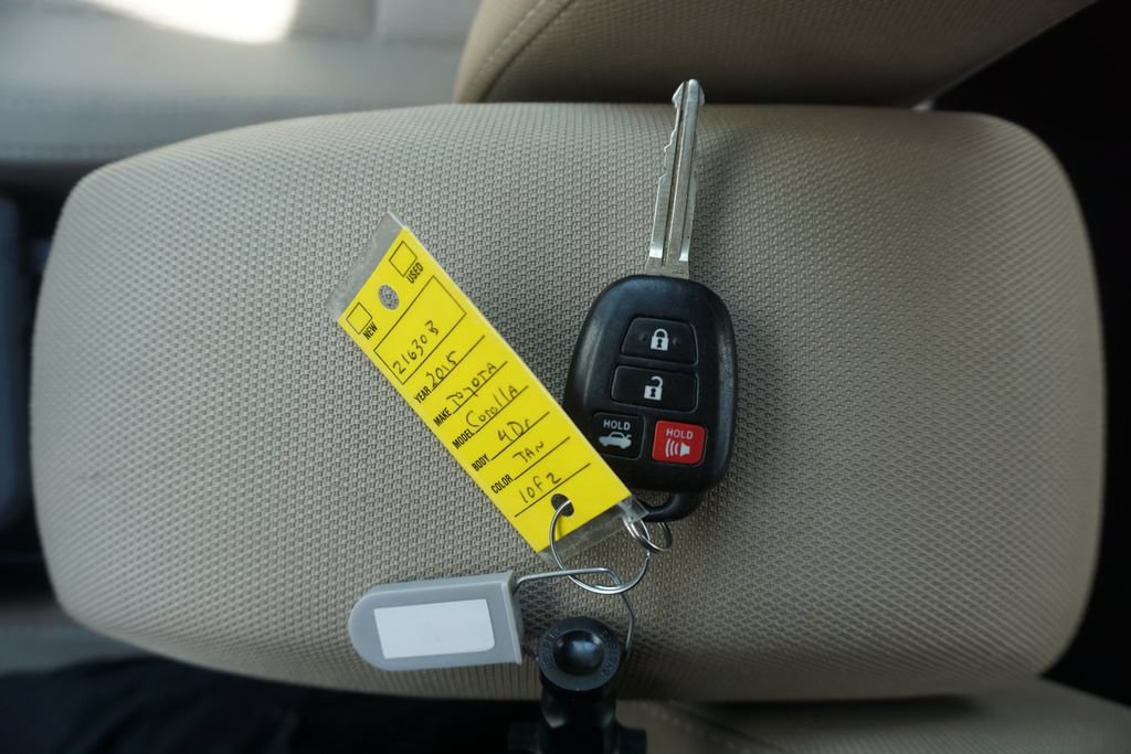 Used 2015 Toyota Corolla LE FWD image 30