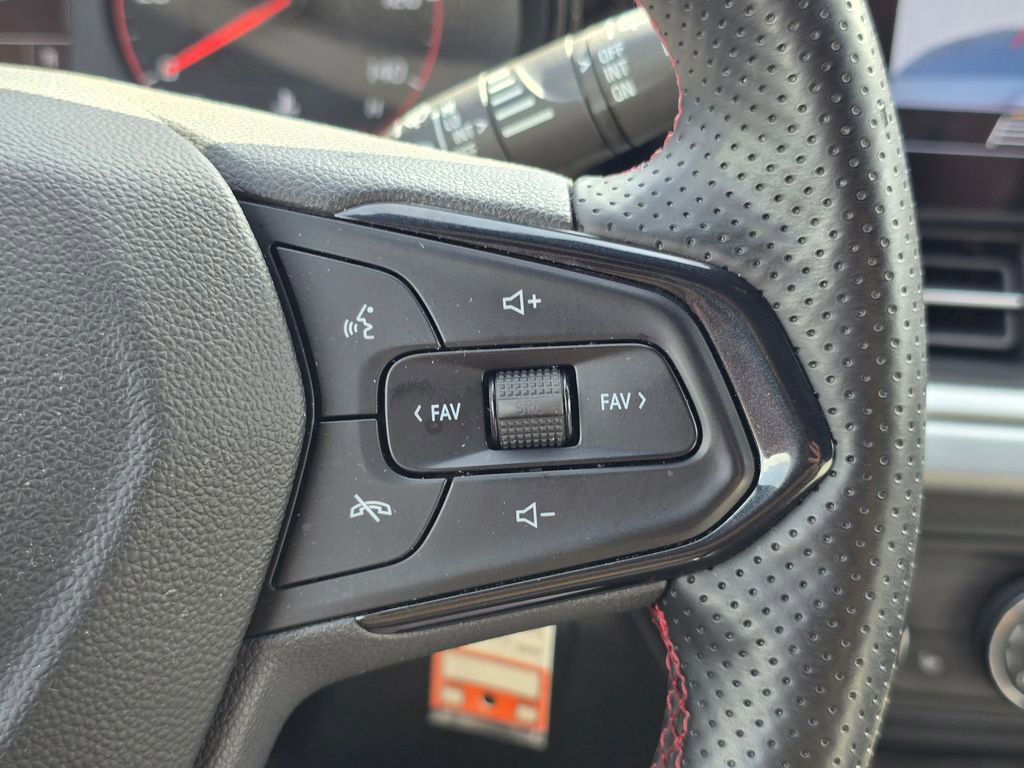 Used 2025 Chevrolet Trax RS w/ Driver Confidence Package FWD image 30