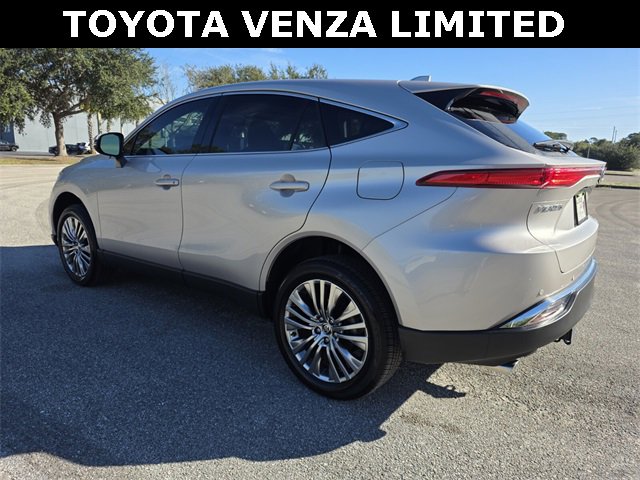 Used 2024 Toyota Venza Limited image 5