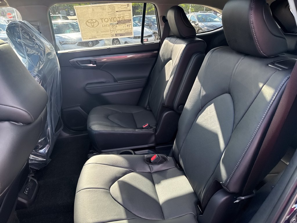 New 2026 Toyota Highlander Platinum AWD/4WD image 34