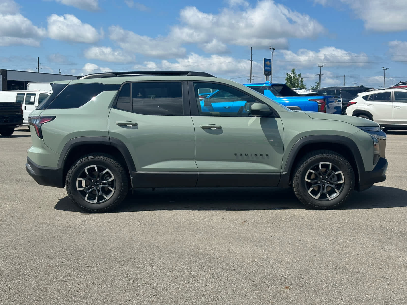 Used 2025 Chevrolet Equinox ACTIV AWD/4WD image 7