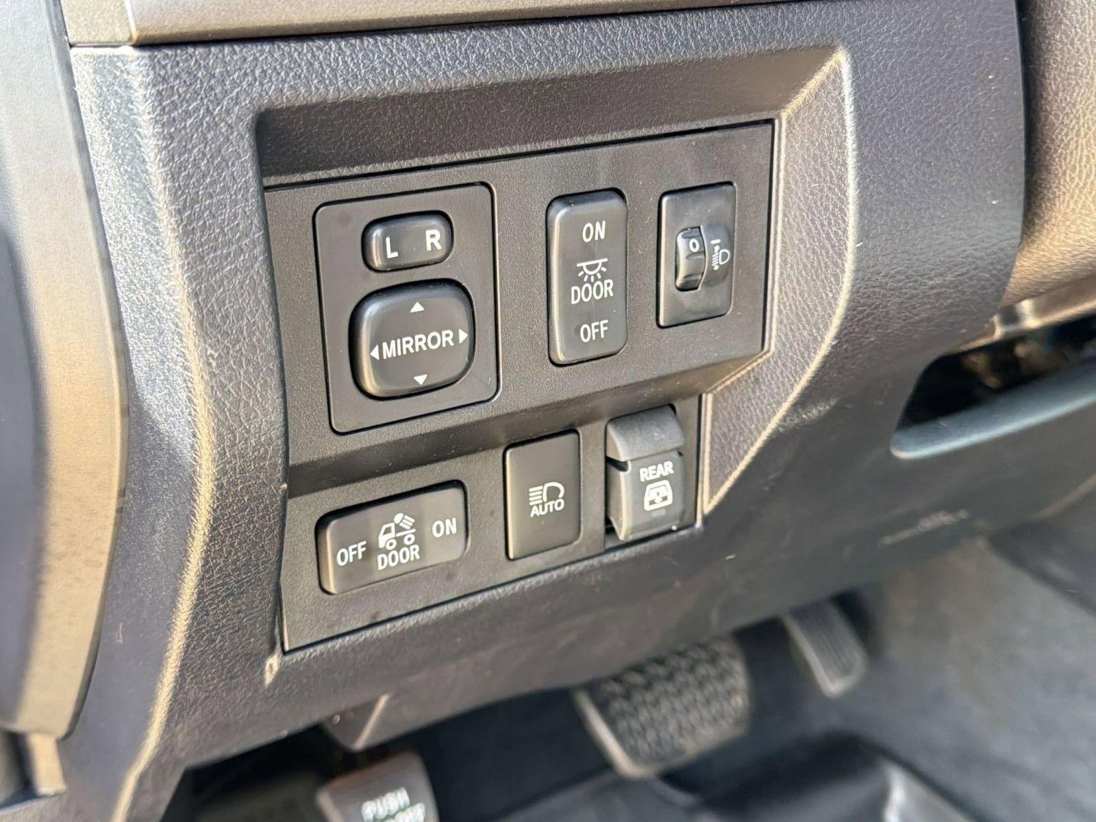 Used 2019 Toyota Tundra SR5 w/ SR5 Upgrade Package image 17