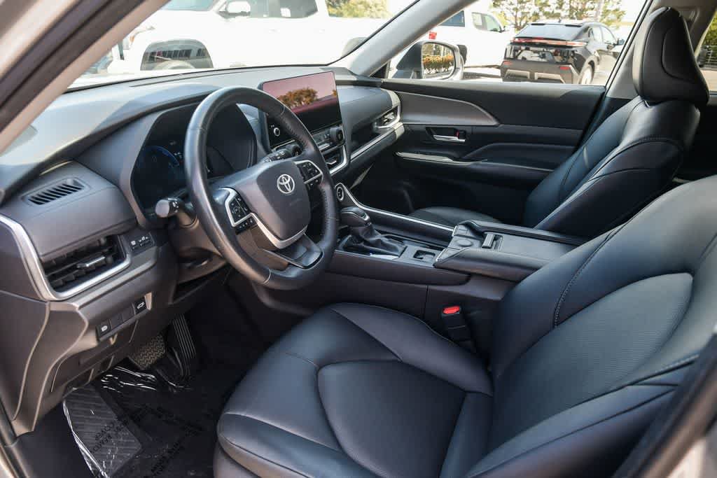 Used 2025 Toyota Grand Highlander AWD Hybrid image 16