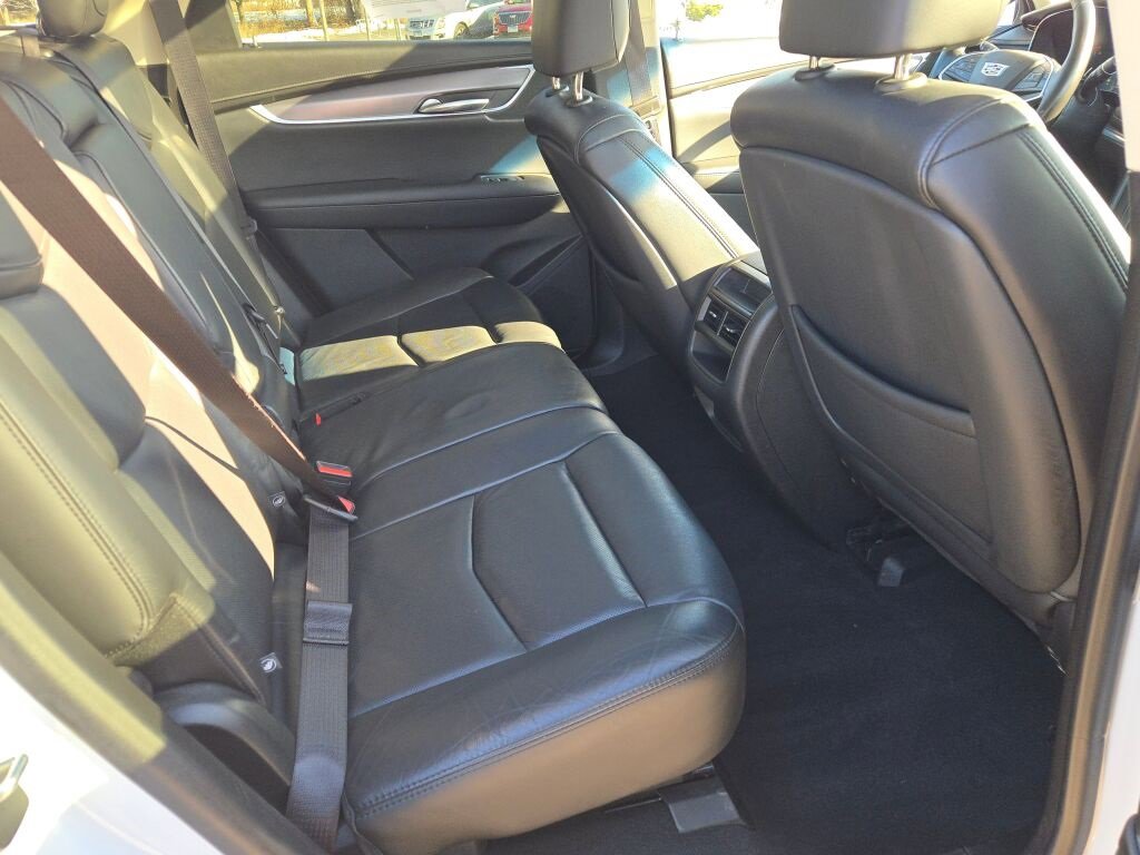 Used 2018 Cadillac XT5 Luxury w/ Driver Awareness Package image 11