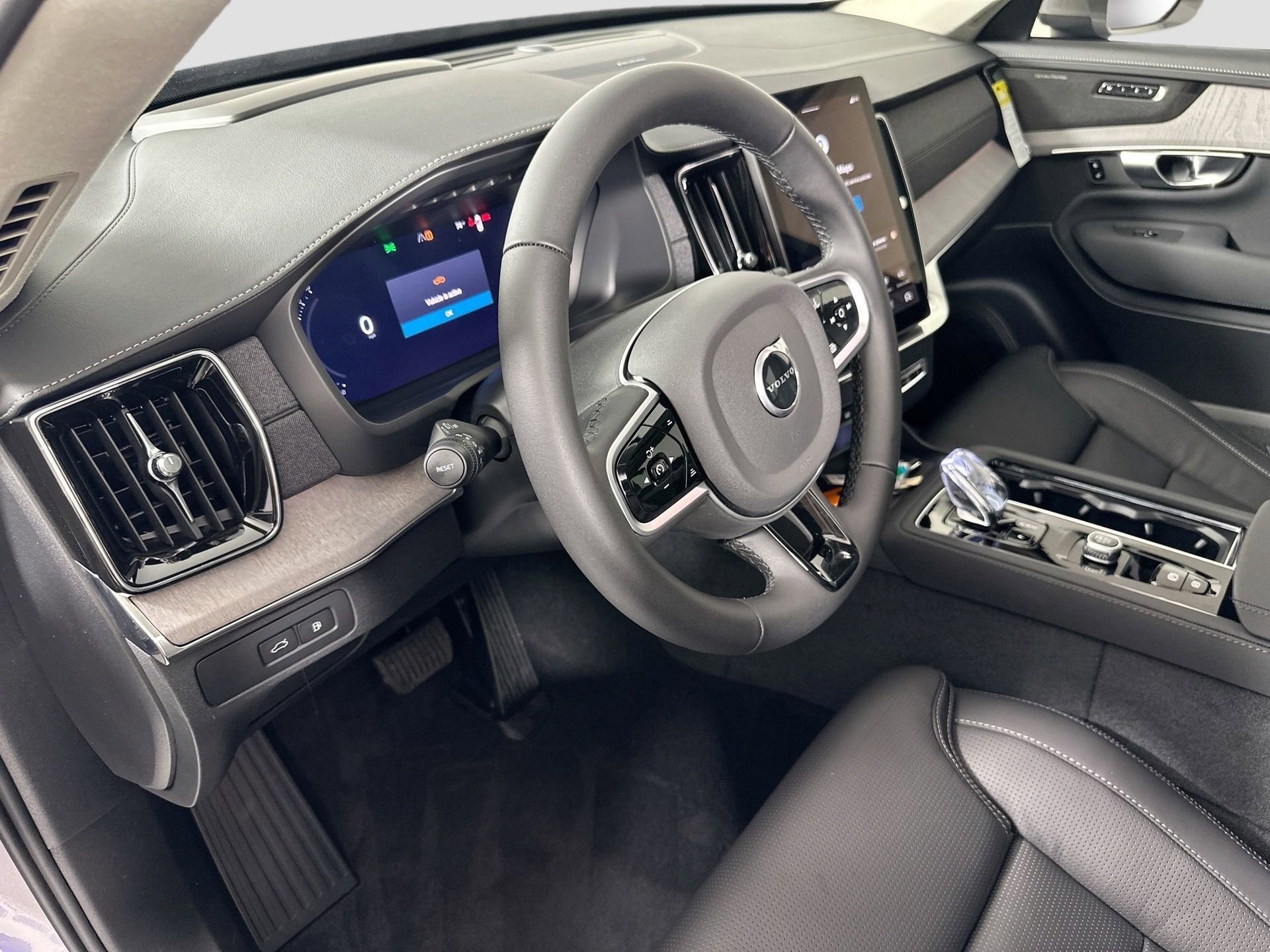 New 2026 Volvo XC90 T8 Ultra w/ Lounge Package image 9