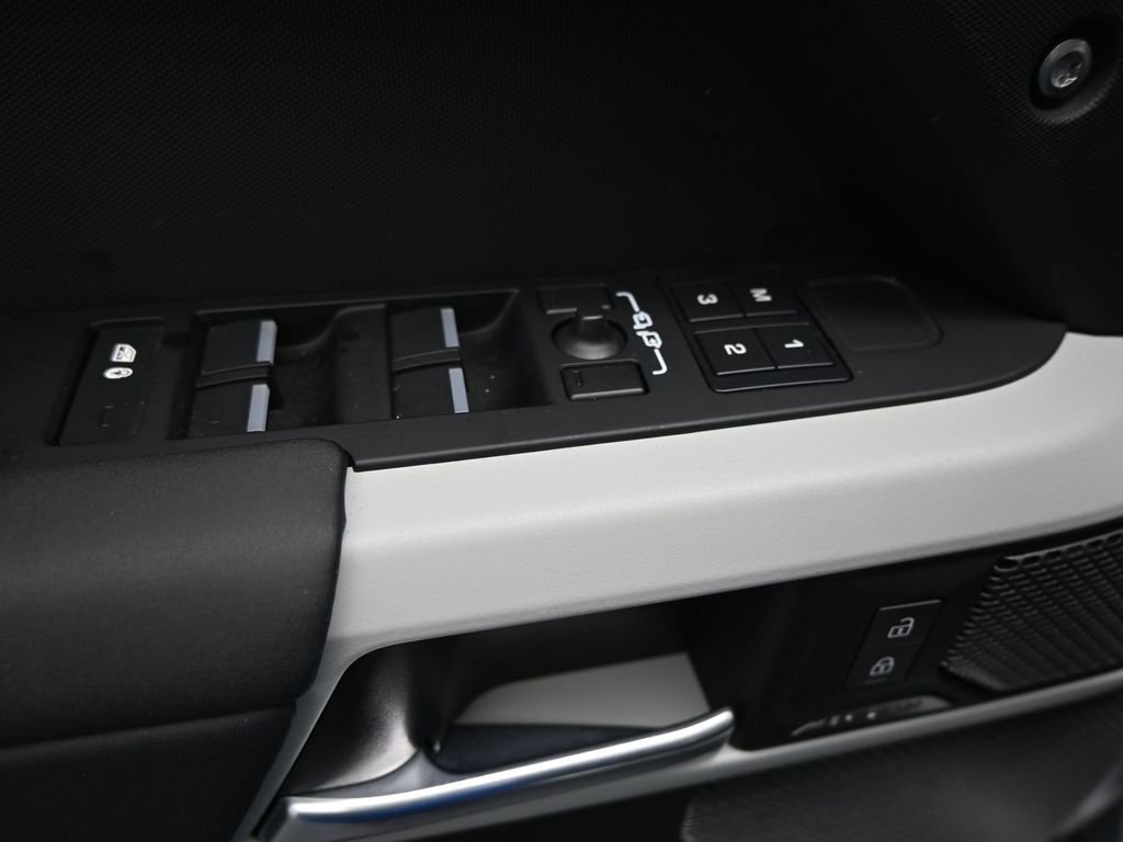 Used 2024 Land Rover Defender 110 S image 10