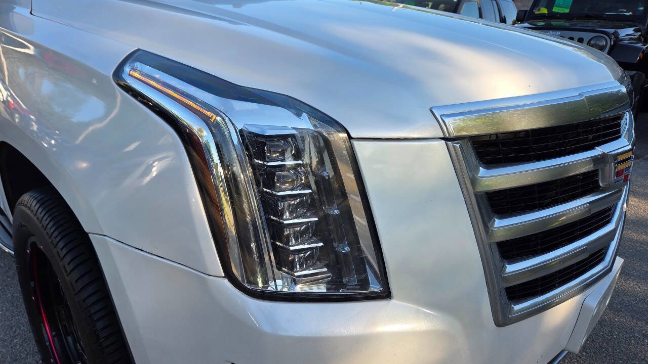 Used 2017 Cadillac Escalade Luxury AWD/4WD image 24