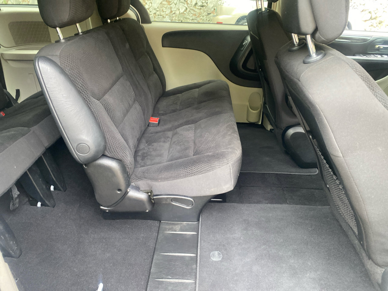 Used 2019 Dodge Grand Caravan SE w/ UConnect Hands-Free Group image 8