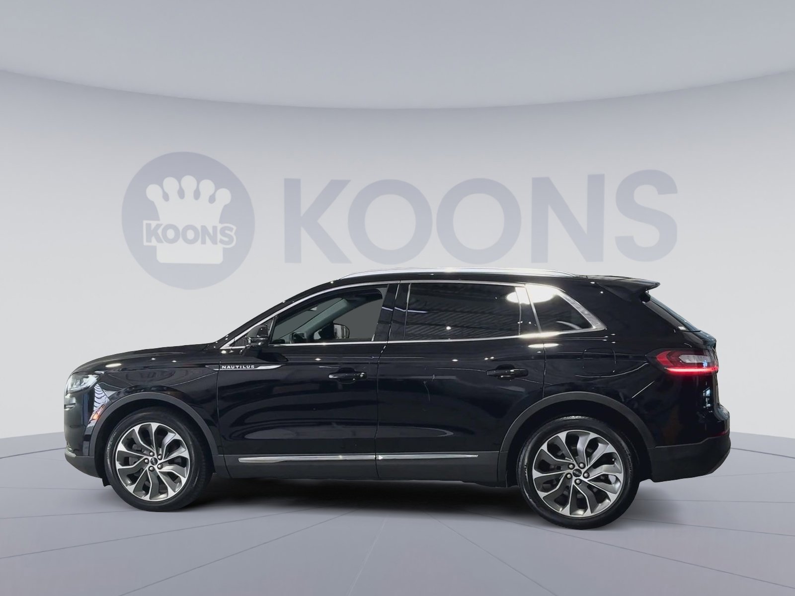 Used 2022 Lincoln Nautilus Reserve w/ Class II Trailer Tow Package AWD/4WD image 7