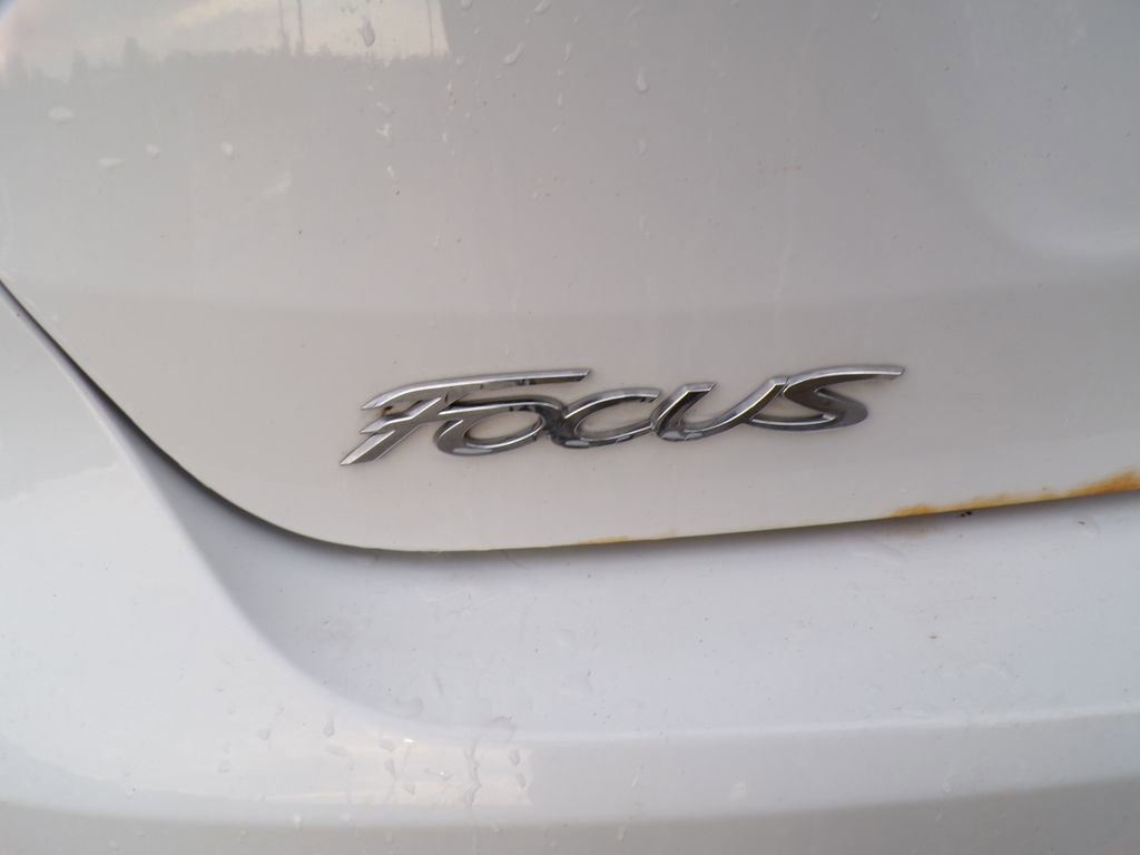 Used 2016 Ford Focus SE w/ SE Cold Weather Package FWD image 17