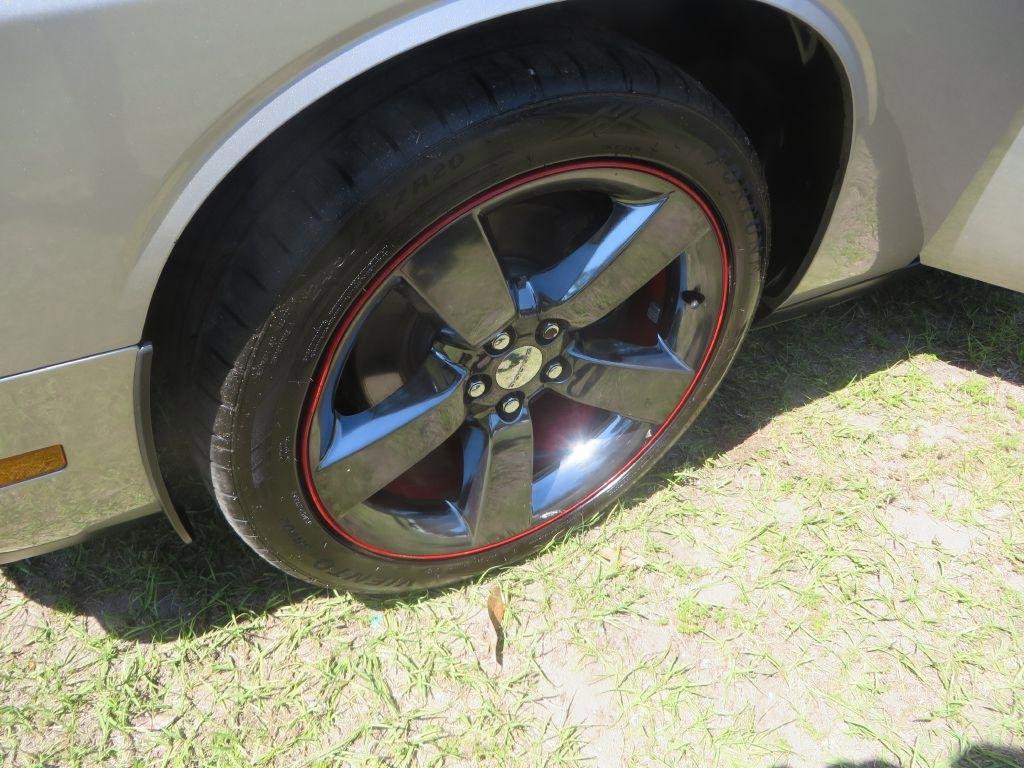 Used 2013 Dodge Challenger SXT image 21