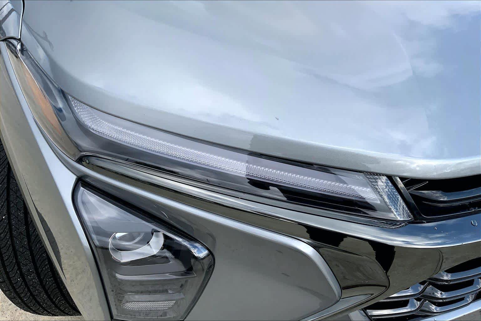 Used 2025 Chevrolet Trax RS w/ Sunroof Package FWD image 27