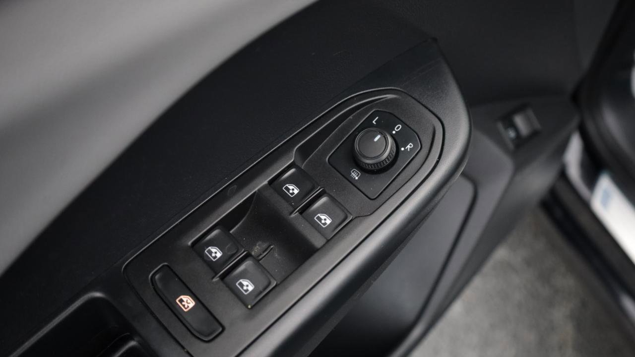 Used 2022 Volkswagen Taos SE FWD image 32
