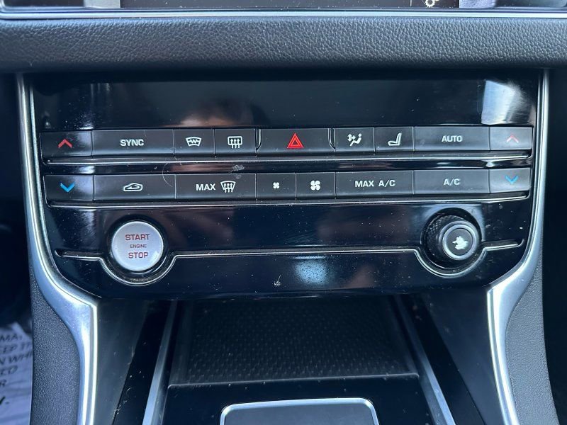 Used 2017 Jaguar XF Prestige AWD/4WD image 18