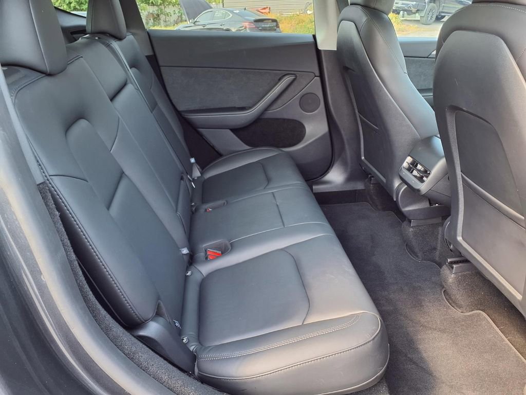 Used 2025 Tesla Model Y Long Range RWD image 15
