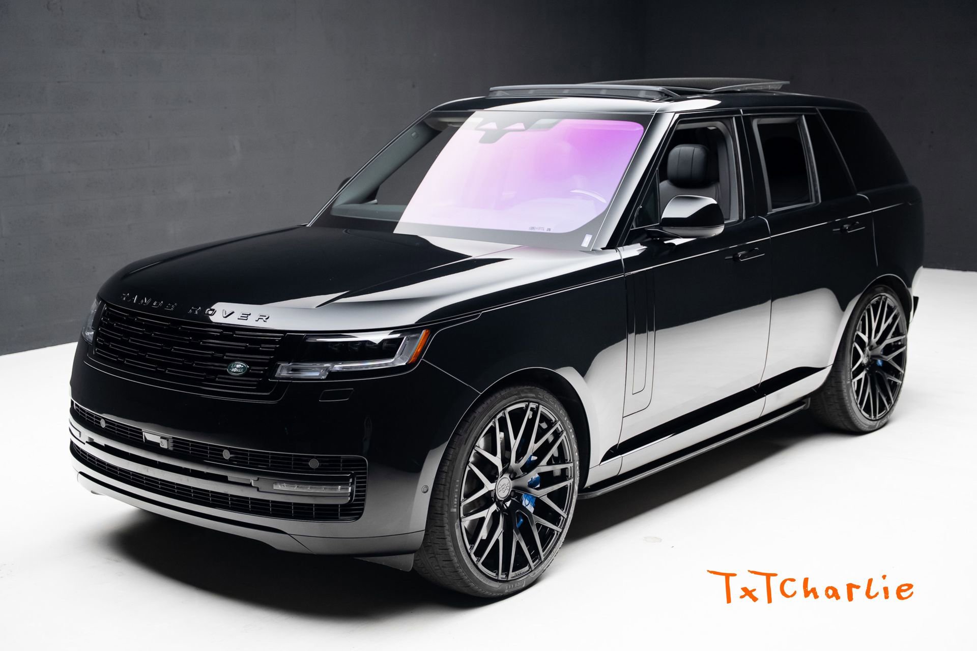 Used 2023 Land Rover Range Rover SE image 1