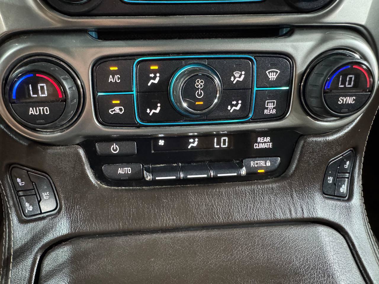Used 2015 Chevrolet Tahoe LTZ AWD/4WD image 30
