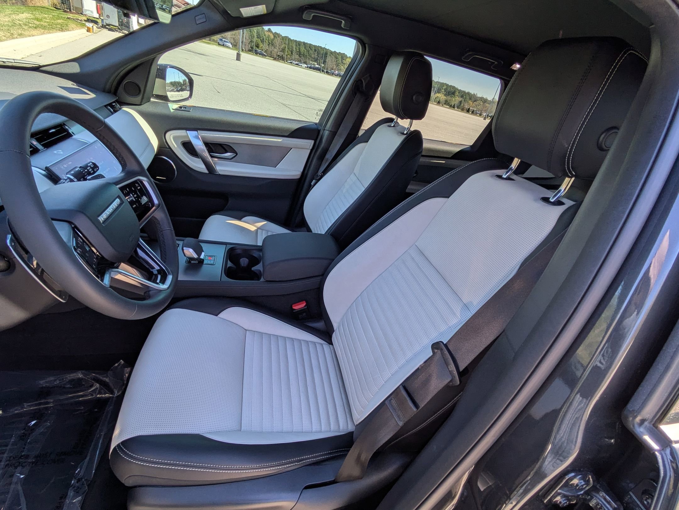 Certified 2025 Land Rover Discovery Sport Dynamic SE image 19