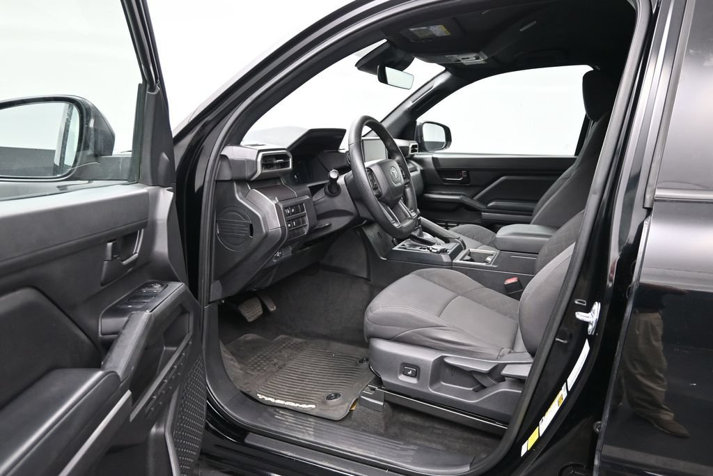Used 2025 Toyota Tacoma SR5 AWD/4WD image 9