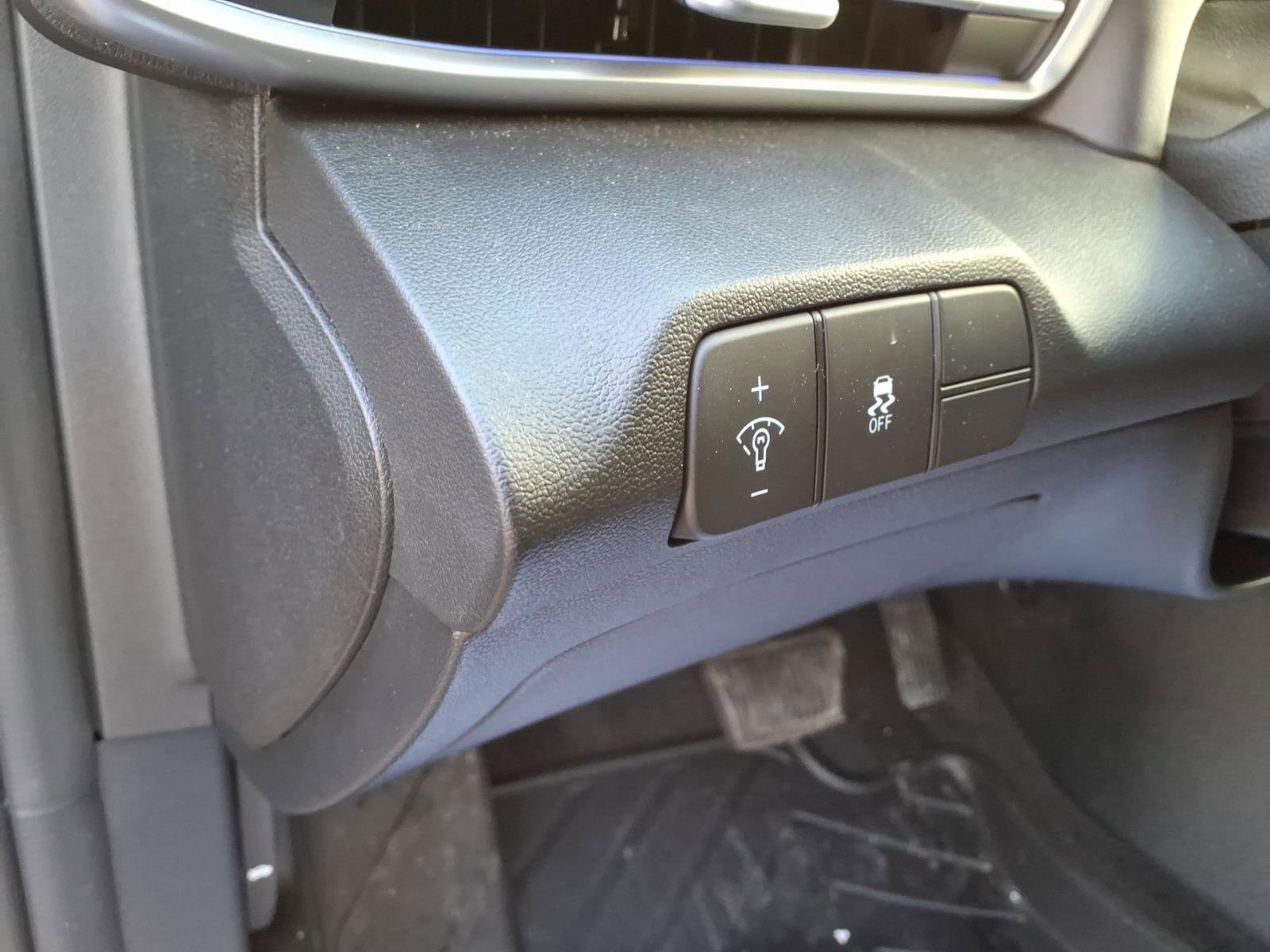 Used 2024 Hyundai Elantra SEL image 14