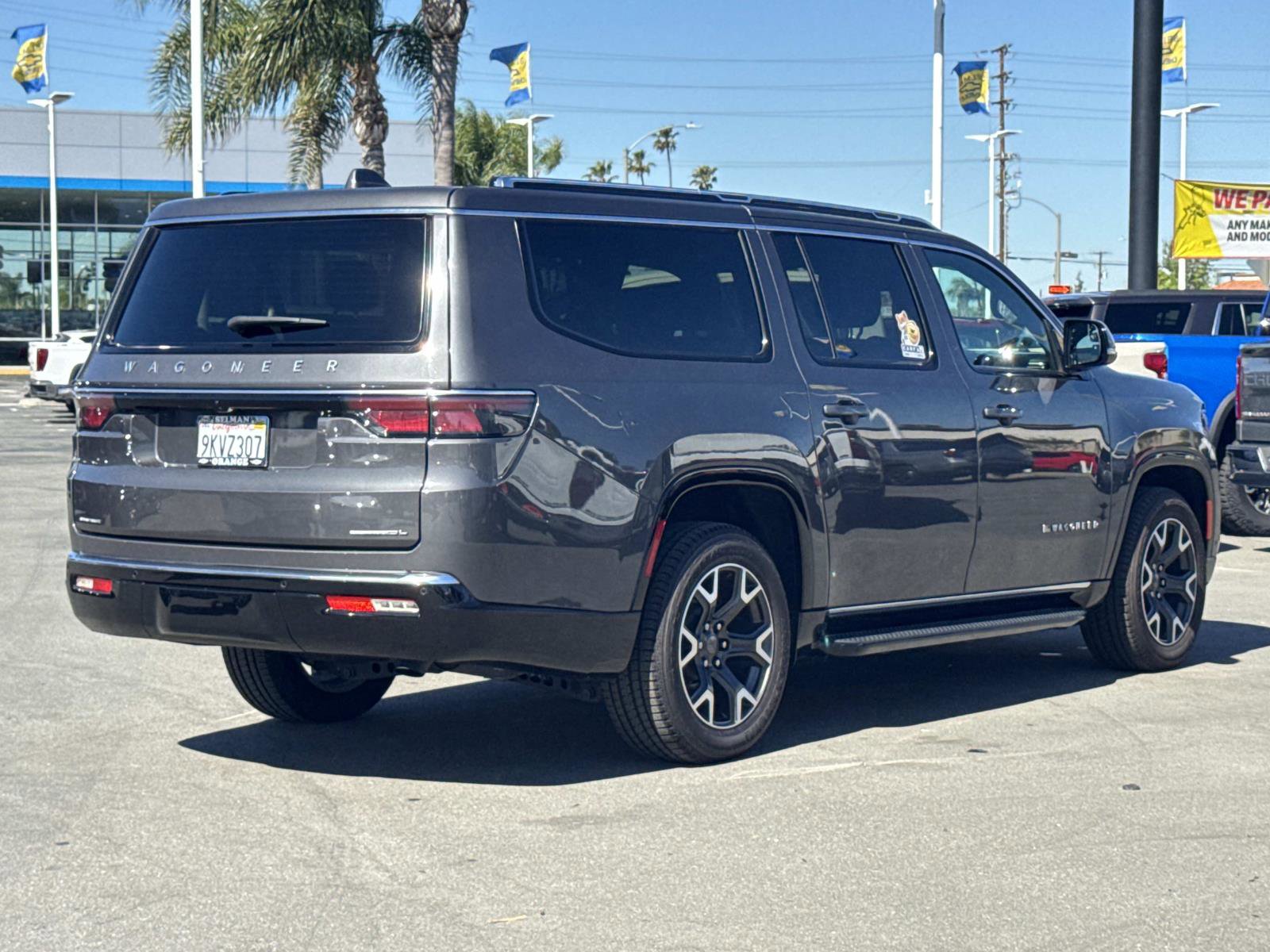 Used 2023 Jeep Wagoneer L Series III w/ Preferred Equipment Group image 5