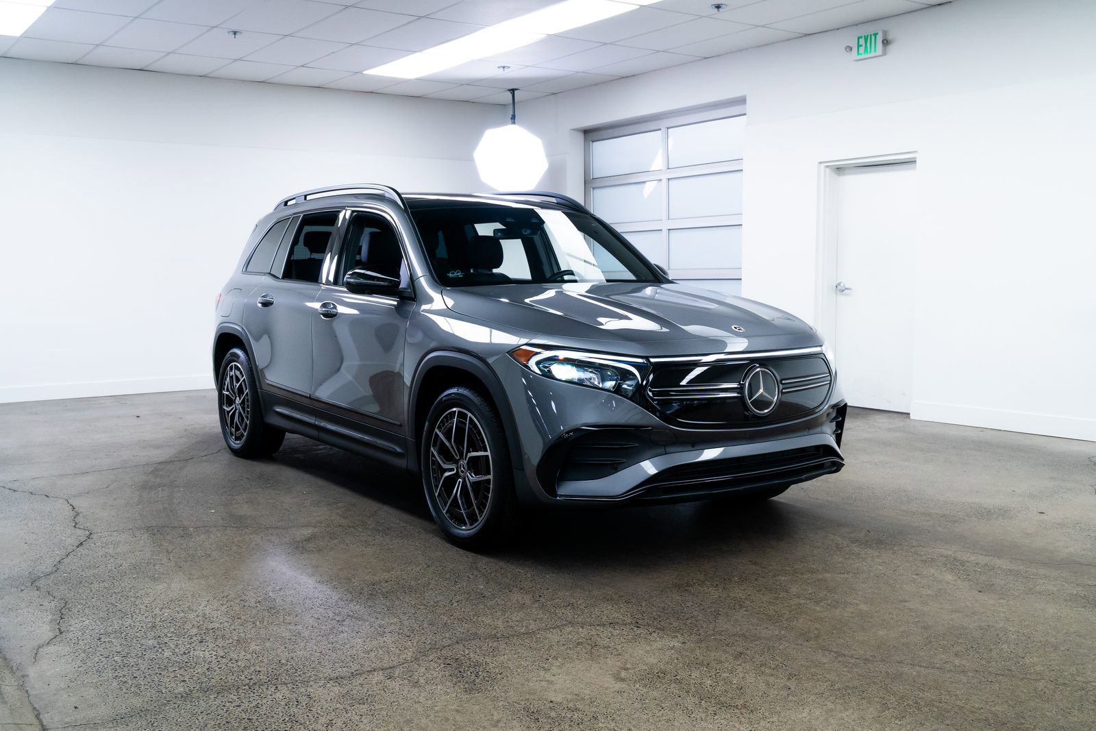 Used 2023 Mercedes-Benz EQB 350 4MATIC SUV image 26