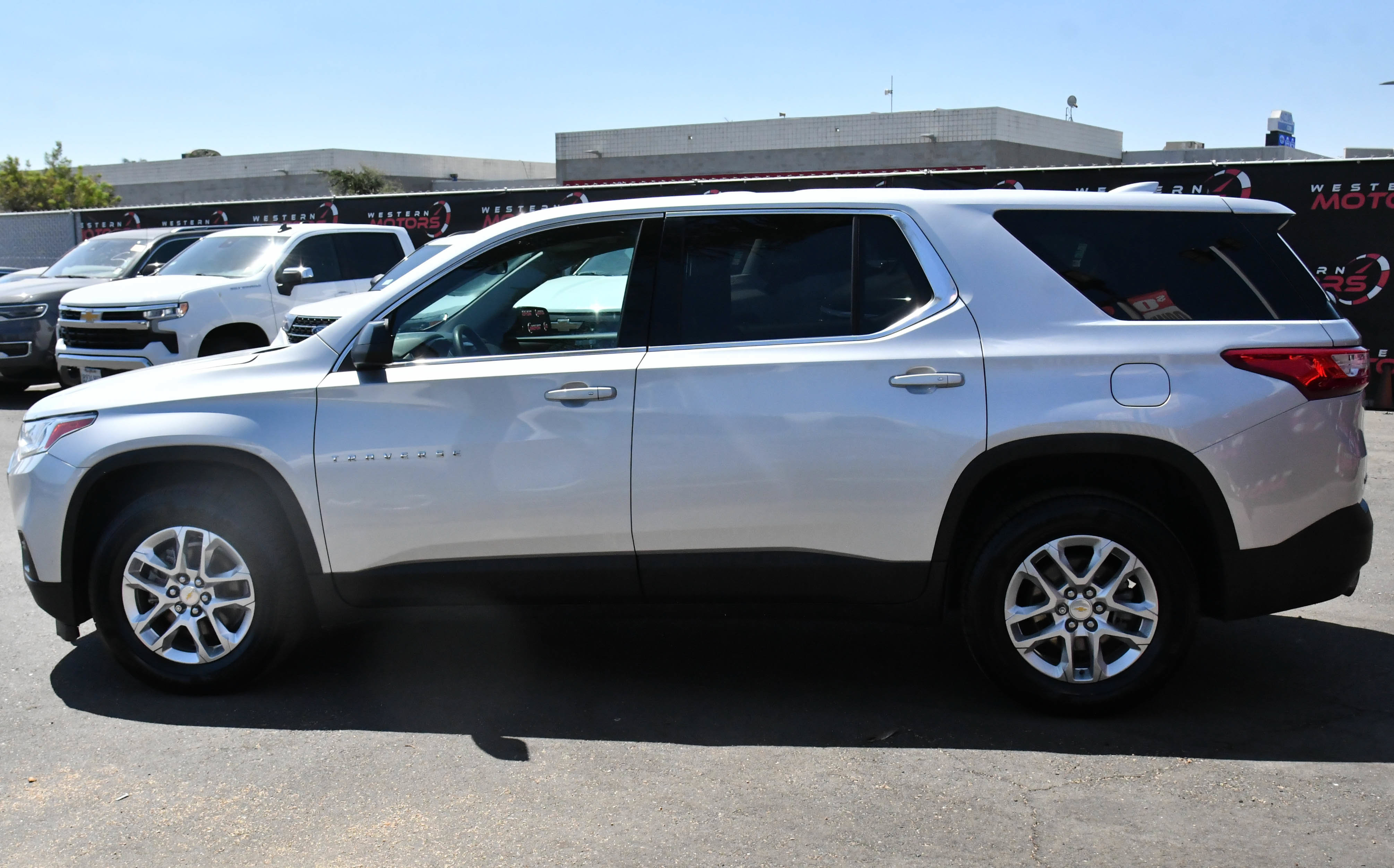 Used 2021 Chevrolet Traverse LS FWD image 4