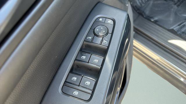 Used 2024 Nissan Pathfinder S AWD/4WD image 12
