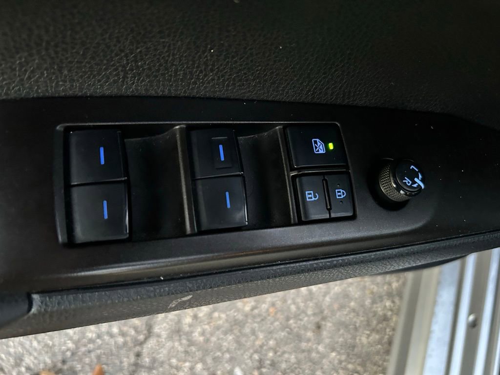 Certified 2022 Toyota Camry SE w/ Carpet Mat Package (TMS) image 17