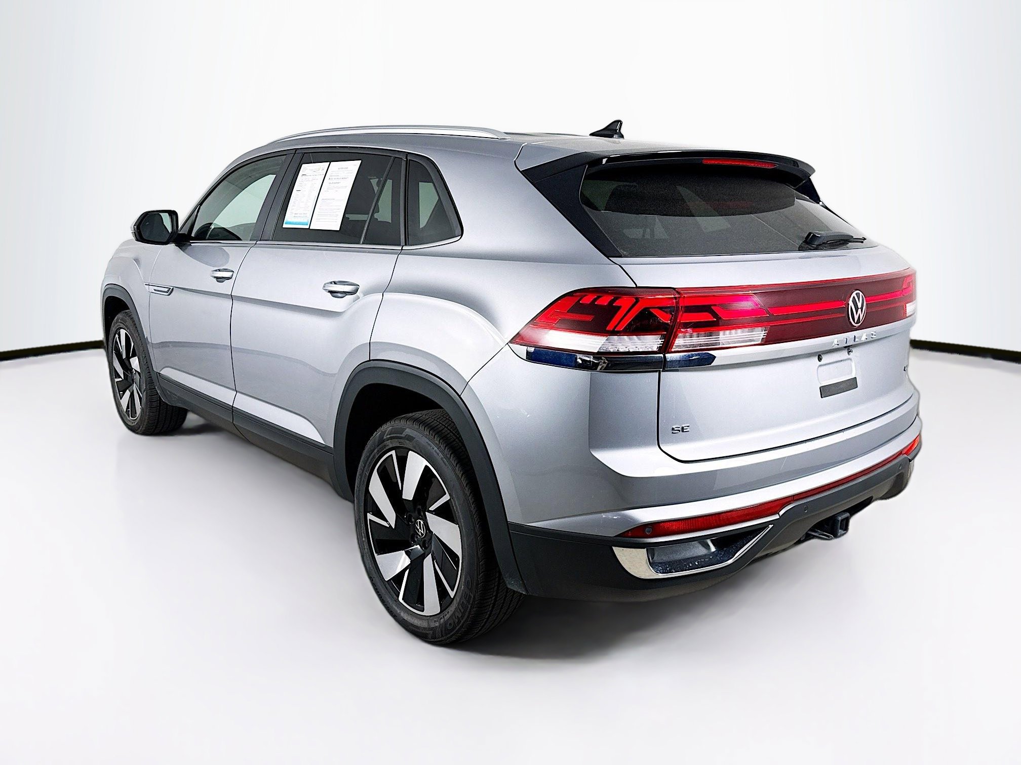 Used 2024 Volkswagen Atlas Cross Sport SE image 29