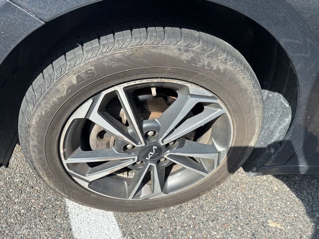 Used 2022 Kia Forte LXS FWD image 25